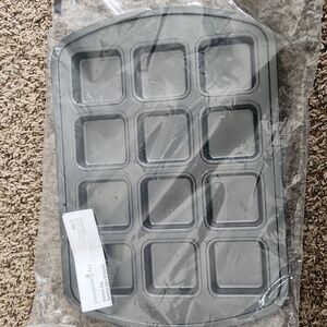 NWT Pampered Chef No Stick Brownie Pan